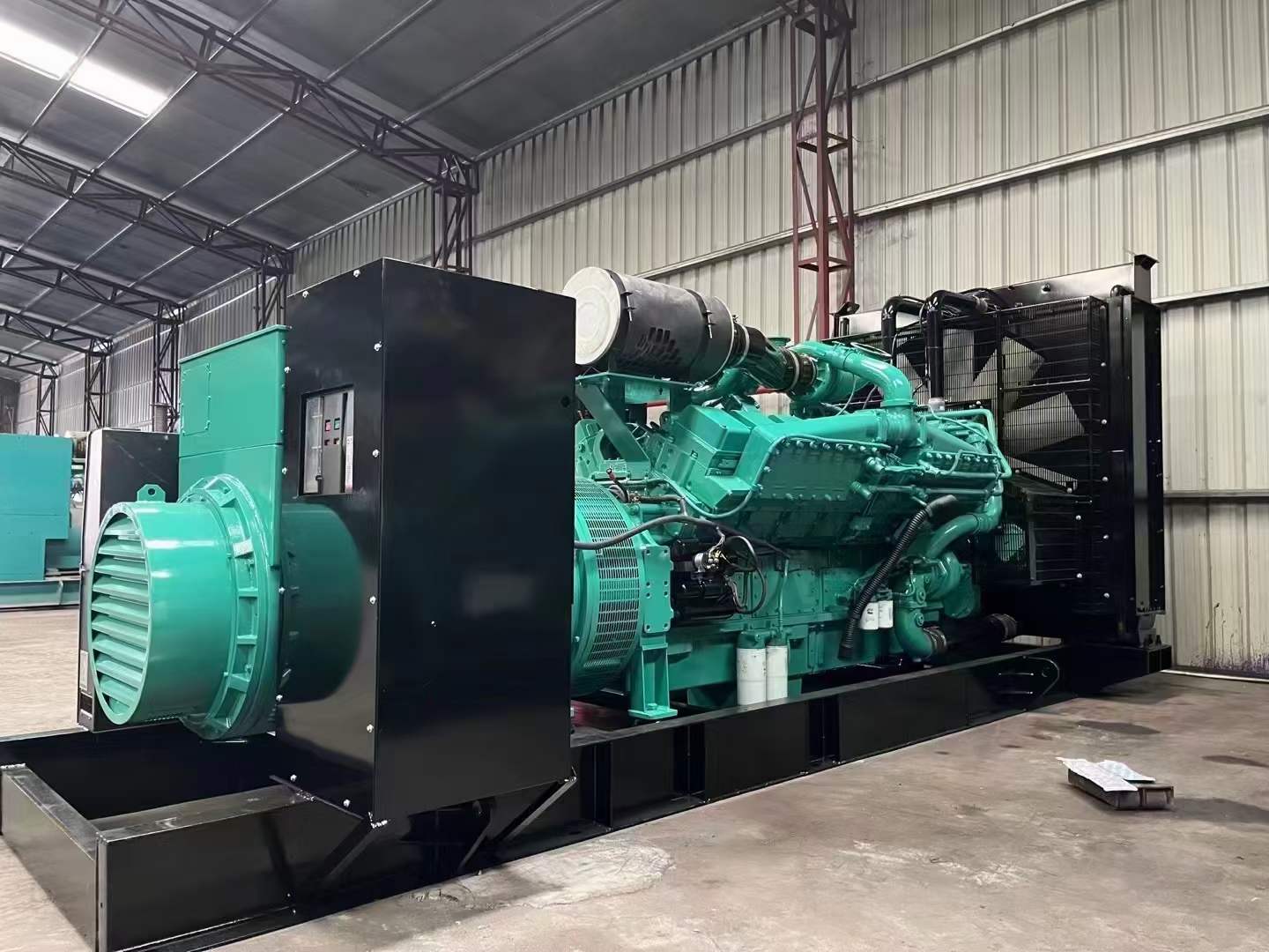 利津如何降低 800kW 柴油发电机输出电流的波动？